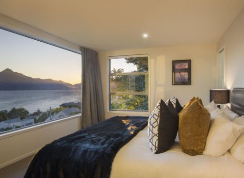 Lakefront Luxury, Master Bedroom